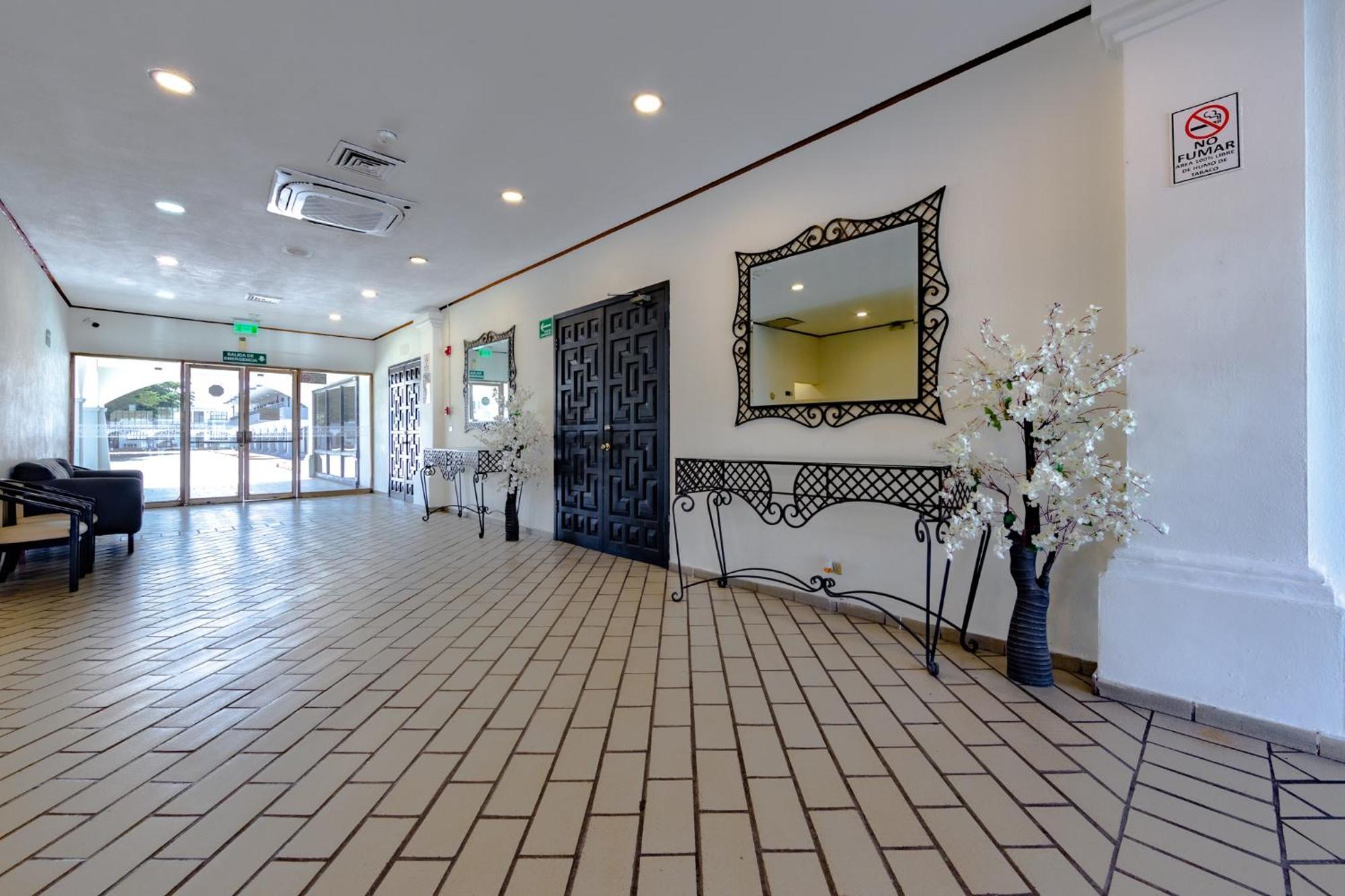 Inhouse Obregon Hotel Ciudad Obregón Buitenkant foto